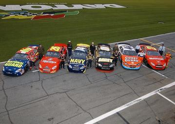 auto-racing-nascar-car-sport-583514.jpg