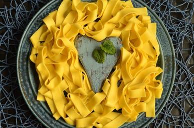 noodles-tagliatelle-pasta-food-eat-1246270.jpg