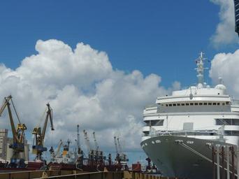 ship-harbor-port-transport-722046.jpg