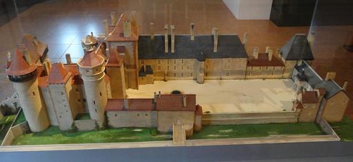 Palais_des_ducs_de_Bourbon_Maquette.JPG