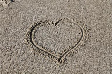 heart-sand-footprint-1119585.jpg