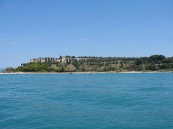 Ruins of Roman villa Lake Garda.jpg
