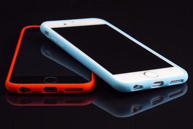 Two iPhones (1091302).jpg