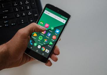 smartphone-notebook-social-media-1707069.jpg