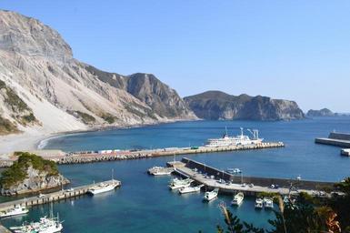 Blue-waters-of-Kozu-Island-Tokyo.jpg