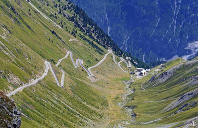 stelvio-yoke-north-ramp-pass-road-1357127.jpg