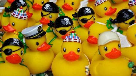 duck-rubber-duck-toys-fun-toy-duck-954062.jpg
