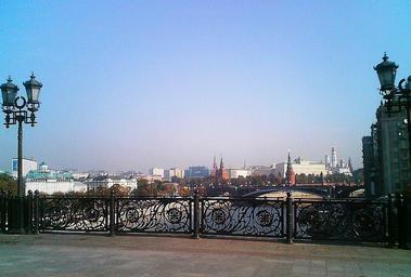 Panorama of Moscow Kremlin from Patriarch Bridge.jpg