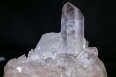 rock-crystal-crystal-crystal-quartz-238075.jpg
