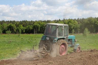 YuMZ-6KL tractor 2011 G5.jpg
