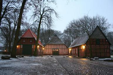 fachwerkhaus-snow-heimathaus-11936.jpg