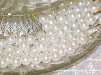 beads-foam-beads-perlmut-dischdeko-1264572.jpg