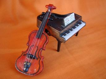 piano-violin-orange-music-toys-1658950.jpg