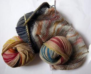 wool-mesh-colorful-color-warm-252410.jpg