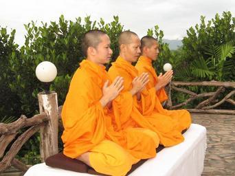 monks-buddhists-pray-meditate-478658.jpg