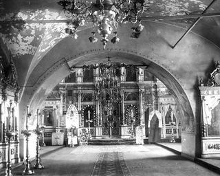 Иркутск._Тихвинская_церковь._Интерьер.jpg