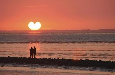 sunset-heart-afterglow-sea-sun-1339939.jpg