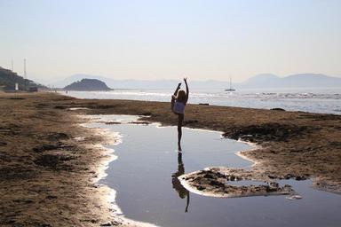 beach-dancers-dance-summer-sea-739139.jpg