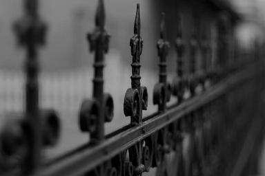 fence-iron-metal-old-77940.jpg