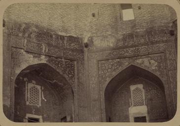 Antiquities_of_Samarkand._Madrasah_of_Tillia_Kari._Main_Facade_(Southern)._Middle._Inscription_along_the_Inside_of_the_Main_Niche_and_Its_Upper_Part_WDL3844.png