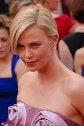 Charlize_Theron_@_2010_Academy_Awards_crop2.jpg