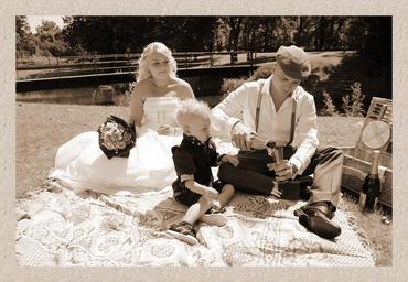 family-wedding-romance-romantic-411395.jpg