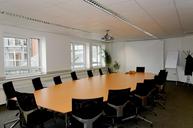 conference-room-table-chairs-beamer-338563.jpg