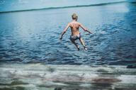 jump-summer-lake-swim-adventure-1663169.jpg