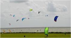 wind-kite-surfing-kitesurfing-164727.jpg