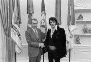 Richard_M._Nixon_and_Elvis_Presley_at_the_White_House.jpg