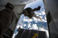 skydiving-jump-marine-helicopter-811876.jpg