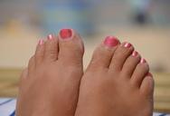 feet-beautiful-woman-carbis-bay-657207.jpg