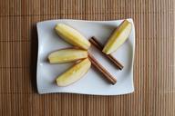 fruit-cinnamon-apple-apple-slices-560915.jpg