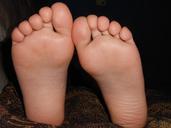 feet-girl-fingers-parts-of-the-body-179233.jpg