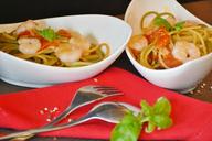 spaghetti-noodles-tomatoes-pasta-1584087.jpg