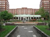 courtyard-hotel-london-building-654148.jpg