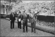 President_Nixon_greets_South_Vietnamese_President_Nguyen_Van_Thieu_in_front_of_"Marine_One"_helicopter_-_NARA_-_194500.tif