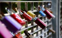 love-locks-castles-bridge-love-443798.jpg