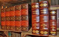 books-antiquariat-leather-covers-669013.jpg