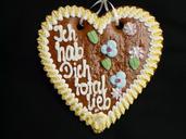 gingerbread-heart-gingerbread-60449.jpg