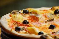 pizza-food-dish-eat-oliva-538993.jpg