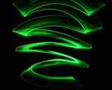 green-light-painting-zig-zag-601503.jpg