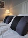 pillows-hotel-rooms-bed-1093077.jpg