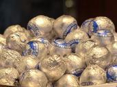 mozartkugeln-chocolates-sweetness-116780.jpg