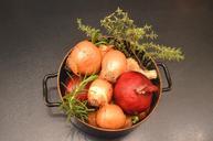 onion-thyme-rosemary-garlic-food-465065.jpg