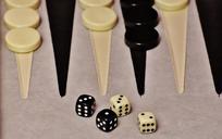 backgammon-play-board-game-1615600.jpg