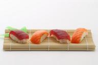 sushi-japanese-delicious-asian-354629.jpg