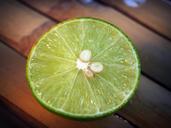 lime-lemon-slice-green-whole-1549309.jpg