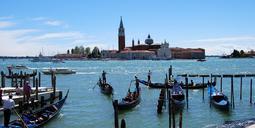 venice-gondola-island-laguna-italy-547074.jpg