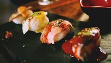 sushi-fusion-cuisine-food-tasty-890377.jpg